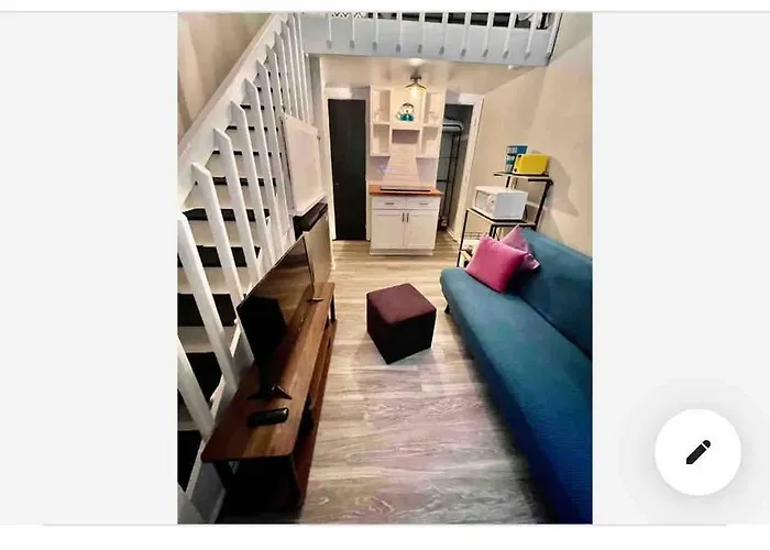 Pop-Of-Color - Loft - Downtown Raleigh - Near Ncsu