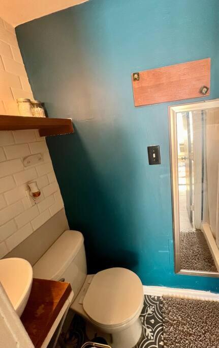 Apartment Pop-of-color - Loft - Downtown - Near Ncsu
