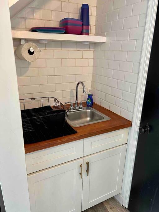 Pop-of-color - Loft - Downtown - Near Ncsu Apartment *
