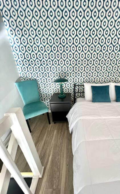 Apartment Pop-of-color - Loft - Downtown - Near Ncsu Raleigh