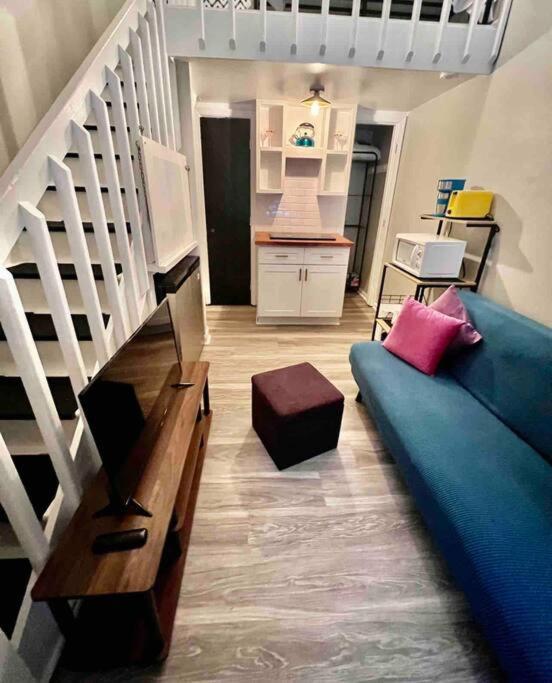 Apartment Pop-of-color - Loft - Downtown - Near Ncsu